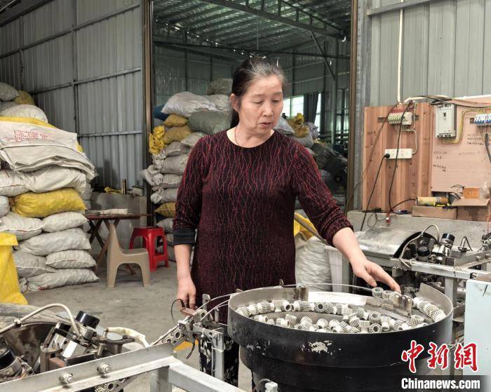 （鄉村行·看振興）湖南石鼓油紙傘撐起富民大產業:油紙傘