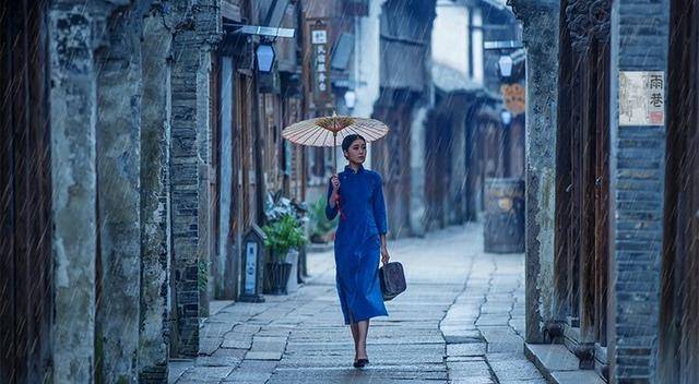 古代“油紙傘”是如何制作的？雨傘的工作原理<strong></p>
<p>油紙傘</strong>，竟然千年未變！:油紙傘