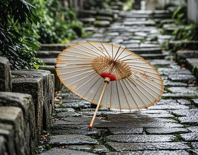 古代“油紙傘”是如何制作的？雨傘的工作原理<strong></p>
<p>油紙傘</strong>，竟然千年未變！:油紙傘