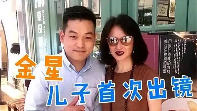 57歲金星現身巴黎<strong></p>
<p>油紙傘</strong>，拿油紙傘氣質好優雅，腳丫變形，腿也粗細不一:油紙傘